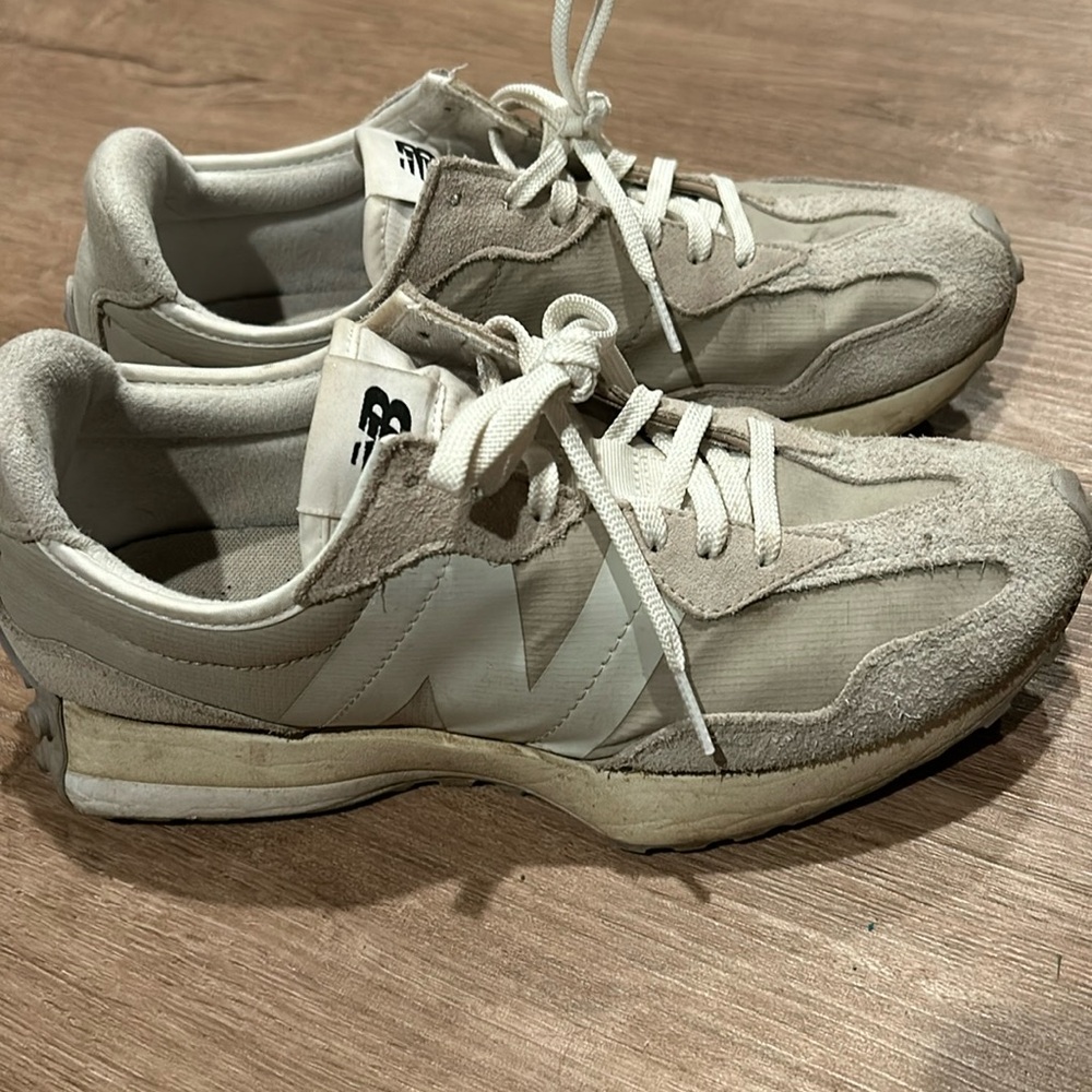 New Balance 327